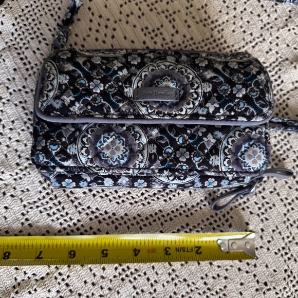 Vera Bradley small crossbody purse wallet b/w/blue floral excellent condition - Picture 9 of 14